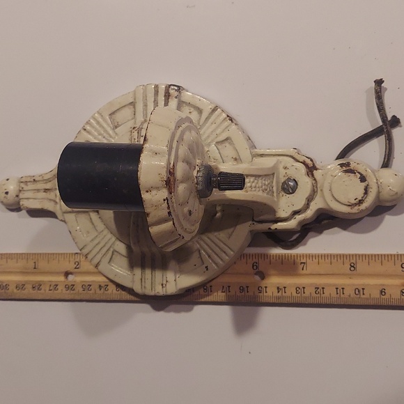 Art Deco Cast Iron Wall Sconce Light - Picture 11 of 13